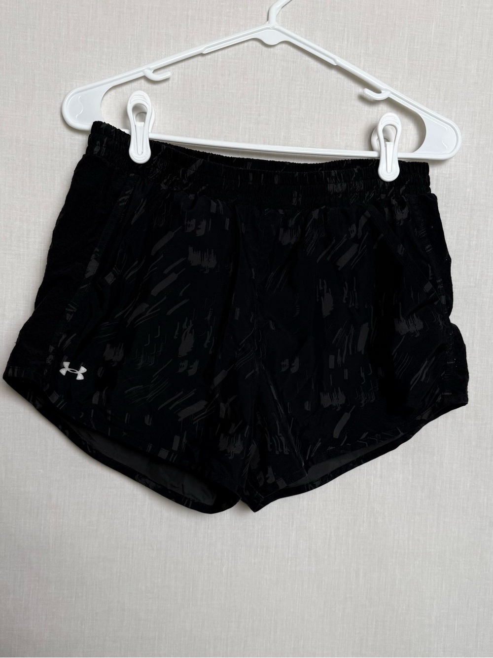 Under Armour Womens Black Running Shorts Medium Built In Liner Athletic Workout